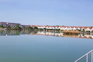 Seepark Vösendorf! Schöne 3-Zimmer-Wohnung mit Balkon und PKW-Abstellplatz