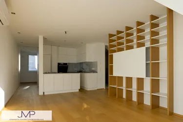 Sehr ruhige 3-Zimmer DG Wohnung, direkt an der Neubaugasse!