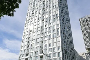 Erstbezug - Sonnige 2-Zimmer Wohnung mit Roof-Top-Pool und Blick über Skyline von Wien!