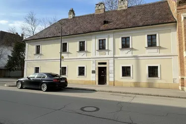 Großzügiges denkmalgeschütztes Stadthaus mit 13 Zimmern