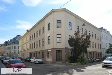 Kleineres und ruhig gelegenes Zinshaus aus Familienbesitz mit 5 freien Einheiten!