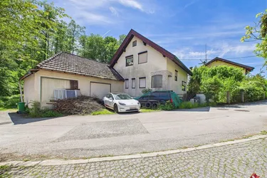 Salzburg/Itzling: 2 benachbarte Grundstücke mit sanierungsbedürftigem Altbestand zu kaufen.