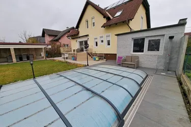 Expose ** MEHR ALS NUR WOHNEN * LUXUSVILLA mit Photovoltaik * Schwimmbad * Doppelgarage **