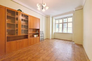 ++NEU++ ALTBAU-CHARME &amp; Top-Lage! 2,5-Zimmer-Perle mit Potenzial beim Ebner-Eschenbach-Park!