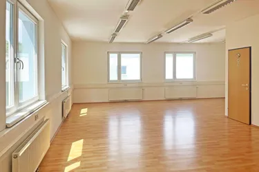 Ruhiges Büro mit Top Verkehrsanbindung (ÖBB/A1) im Betriebspark Pressbaum