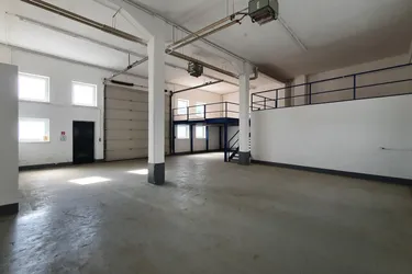 Helle Büroflächen mit Lagerhalle nähe Auge Gottes - inkl. eigenem Parkplatz!