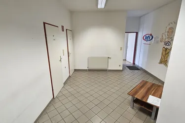 Mieterspezifisch adaptierbare Gewerbeflächen mit Einbauküche in Zentrumsnähe (Top 2)