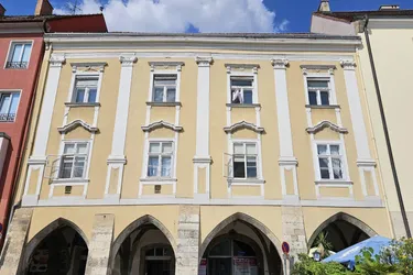 ZWEI MONATE MIETFREI - mieterseits adaptierbare Gewerbeflächen direkt am Hauptplatz