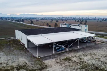 Betriebsobjekt mit Garagenpark nahe Verkehrsknoten