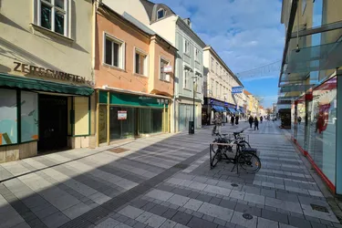 Hauplatznahes Geschäftslokal mit vielfältigen Möglichkeiten - zwei Etagen für einen Mieter!