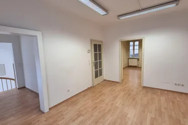Hauptplatznahes Büro in absoluter Frequenzlage - nahe Busstation