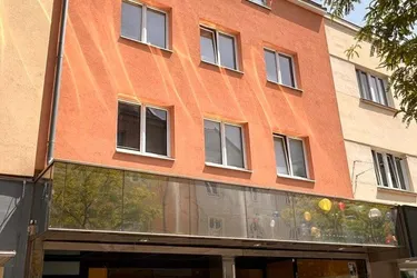 Teilsaniertes Wohn-/ Geschäftshaus in Zentrumslage