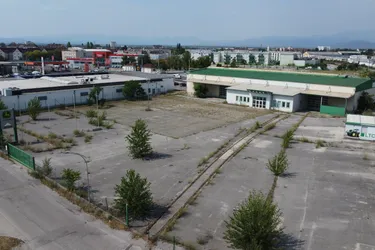 Bestandsfreie Kaltlagerhalle mit Büro und Außenlager (Freifläche alternativ für bis zu 190 Stellplätze)!