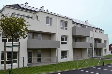 Expose Lichtenau. Geförderte 3 Zimmer Wohnung | 130 m² Garten | Miete mit Kaufoption.