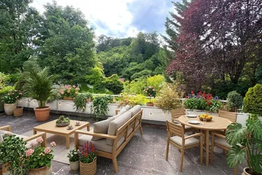 Exklusives Reihenhaus - Wohnen mit Terrasse, Pool und Tiefgarage