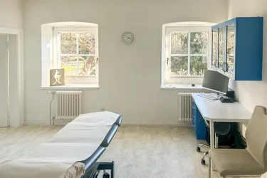 Miete: Attraktive Gewerbefläche in St. Johann in Tirol – ideal für Ordination, Therapie oder Büro
