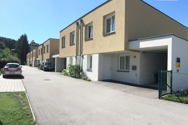 Wunderschöne Doppelhaushälte in Ruhelage und moderne Architektur inklusive
