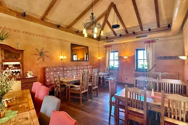 Wunderschön gelegener Gastronomiebetrieb mit Wohnung - nutzen Sie die Chance zur Selbständigkeit!