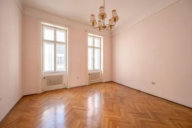 ++Rarität++ Fantastische Stilaltbauwohnung zum Sanieren in Bestlage!