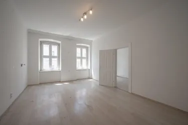 ++RARE OPPORTUNITY++ Renovation-Required 2-Room PERIOD APARTMENT in PRIME LOCATION of the 7th District!