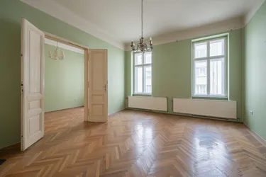 ++Rarität++ Entwicklungswürdige Stilaltbauwohnung zum Sanieren in Bestlage!