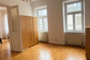 2 Zimmer Altbauwohnung ca. 65m², unmittelbarer Nähe Klinik Landstraße