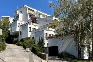 Helle freundliche 3 Zimmerwohnung mit Terrasse und Autoabstellplatz