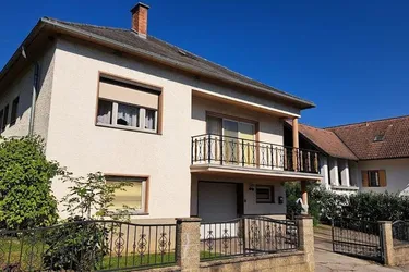 Solides EINFAMILIENHAUS mit großem Grund und landwirtschaftlicher Fläche