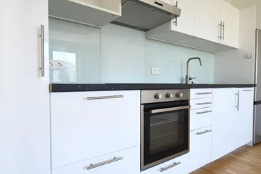 Jungfamilienhit! Moderne Dreizimmerwohnung mit vielen Möglichkeiten - modern adaptiert, Nähe UNI Schmelz