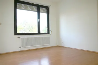 Expose Gaifarn, Bad vöslau: 3-Zimmer, offene Küche + Garten-Nutzung