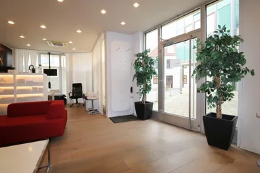 TOPLAGE! Modernes Geschäftslokal, Büro-/Paxisfläche mit ca. 61,75 m² - zentral und trotzdem ruhig gelegen!