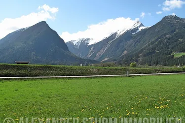Inmitten der Ferienregion Wildkogel I Sonniges Baugrundstück mit traumhafter Bergkulisse!