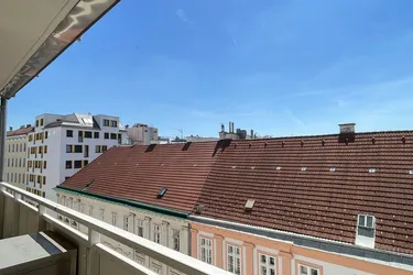 EIN ZUHAUSE MIT TERRASSE IM SECHSTEN