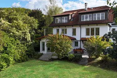 GROßZÜGIGE VILLA IN PURKERSDORF MIT 426 M², SAUNA, POOL, WINTERGARTEN &amp; BESTER ANBINDUNG NACH WIEN