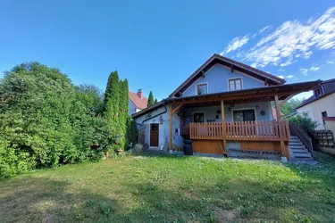 Großzügiges Einfamilienhaus, vollunterkellert in zentraler Lage