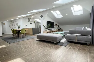 LAMPRECHTSHAUSEN | Moderne Dachgeschosswohnung mit Loft-Feeling und hochwertiger Ausstattung
