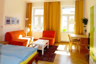 Provisionsfrei ! Traumhafte, südseitig ausgerichtete Wohnung ganz in der Nähe der Wirtschaftsuni !