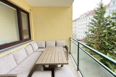 Ruhige Lage – Sanierte Wohnung mit Loggia &amp; Autoabstellplatz | ZELLMANN IMMOBILIEN