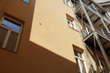 Vermietete Wohnung im sanierten Altbau mit Lift und Balkon - nähe Elterleinplatz