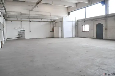 220m² ebenerdige Lagerhalle im Gewerbegebiet Strebersdorf | optionale Büroflächen
