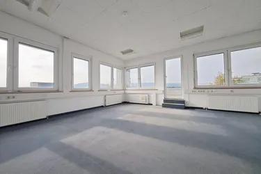 468m² Büro mit 111m² Terrasse zur alleinigen Nutzung | Klima | Parkplätze | Teilflächen möglich bzw. auf bis zu 668m² erweiterbar | optionales EG-Lager mit 47m²