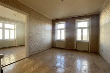 #SQ - Sanierungsbedürftige 2-Zimmer Altbauwohnung mit Parkblick