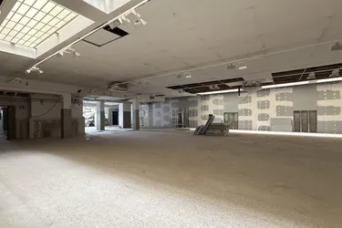 #SQ - GROSSE GESCHÄFTSFLÄCHE MIT BIS ZU 7 METER DECKENHÖHE (!) - IDEAL ALS FESTSAAL ODER FITNESS CENTER oder DISCOUNTER - 1170 WIEN