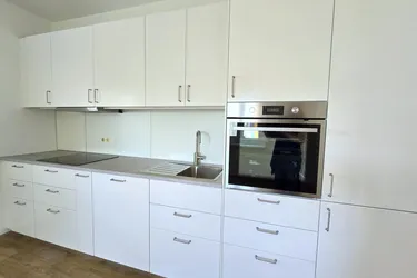 * * * GROSSZÜGIGE ETAGENWOHNUNG - FRISCH SANIERT... mit 22 m² TERRASSE... MODERNE KÜCHE * * * 