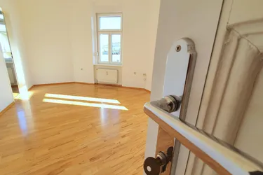 * * * ALLE UNIS GUT ERREICHBAR (!)... SINGLE- und PÄRCHEN-HIT mit SCHLOSSBERG- und DOMBLICK... * * * 