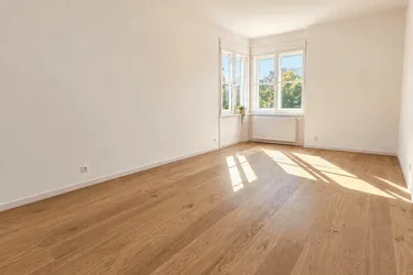 * * * PARKBLICK... MODERNER TOP-ZUSTAND... TOLLE KÜCHE... GESCHMACKVOLLES BAD... NÄHE SCHLOSS-EGGENBERG und FH-JOANNEUM * * * 