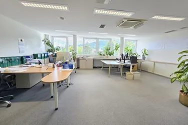 * * * LICHTDURCHFLUTETES GROSSRAUM-BÜRO mit TOP-ANBINDUNG... KLIMATISIERT... TIEFGARAGENPLÄTZE * * * 
