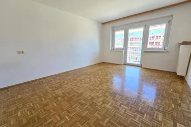 * * * IDEALE 3er-WG... 4 RADMINUTEN zur TU-INFFELDGASSE... 2 LOGGIEN... LIFT... FERNWÄRME... * * * 