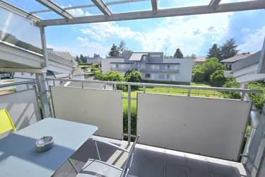 * * * WOHNEN IM LETZTEN STOCKWERK OHNE DIREKTE NACHBARN DARÜBER UND NEBENAN... HÜBSCHER GRÜNBLICK-BALKON... CARPORT * * * 