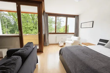 * * * SINGLE-TRAUM mit HOHER WOHNQUALITÄT... 8 Radmin. zum LKH/MedUni... 10 Radmin. zur KF-Universität... LOGGIA... LIFT... TIEFGARAGE * * * 